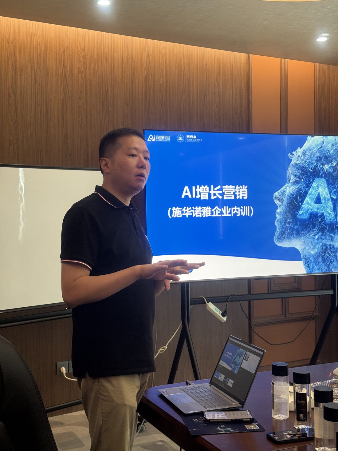 秦宇社长走进施华诺雅